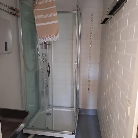 Koulumestarin Sali Ja Mini-hôtel